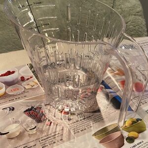 Pampered Chef Clear Measuring Colander